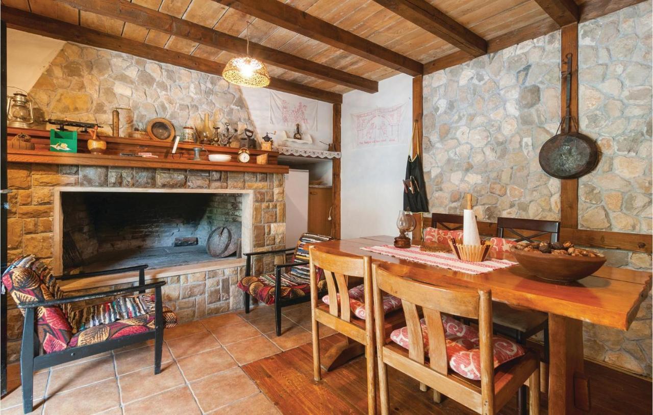Cozy Home In Podaspilje With Kitchen Svinisce Eksteriør billede