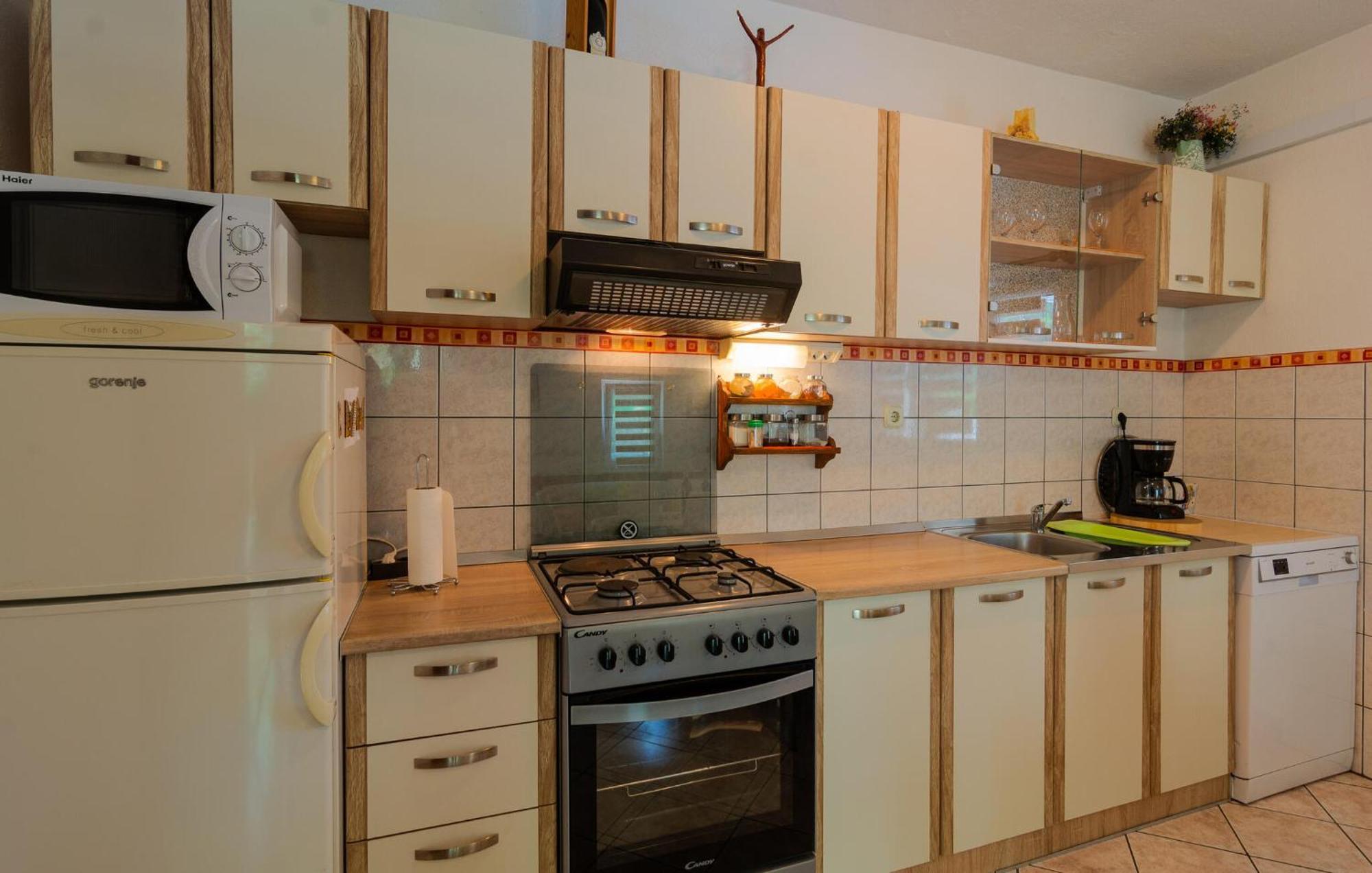Cozy Home In Podaspilje With Kitchen Svinisce Eksteriør billede